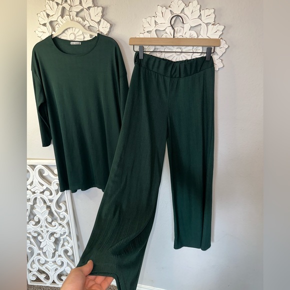 MUNI MUNI WIDE PANT AND BLOUSE SET BASICALLY BRAND NEW ONLY worn ONCE! Size M - Picture 3 of 10